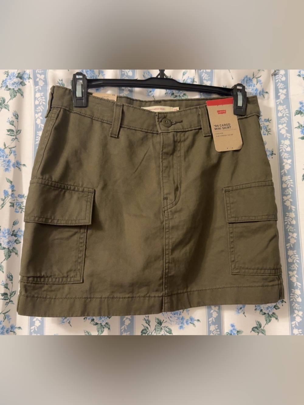 Levi’s Women’s 94’ Cargo Mini Skirt Size 25 NWT